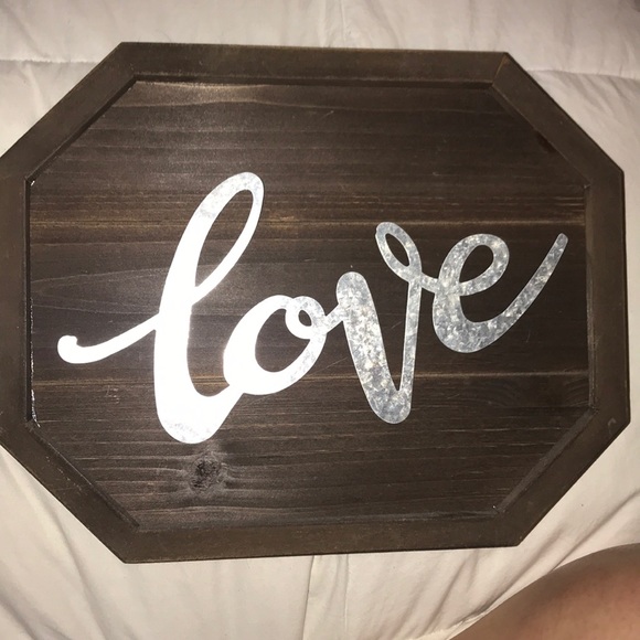 Cute love sign. - Picture 1 of 3